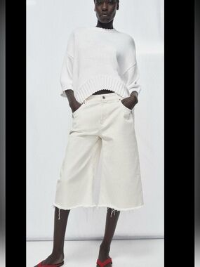 ZARA Loose-fit round neck short sleeve jumper with asymmetric hem.